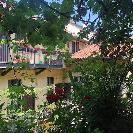 Il Tetto Fiorito Dell'isola Lägenhet *