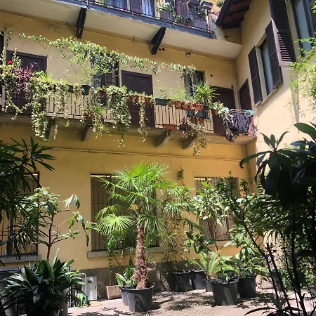 Lägenhet Il Tetto Fiorito Dell'isola Milano
