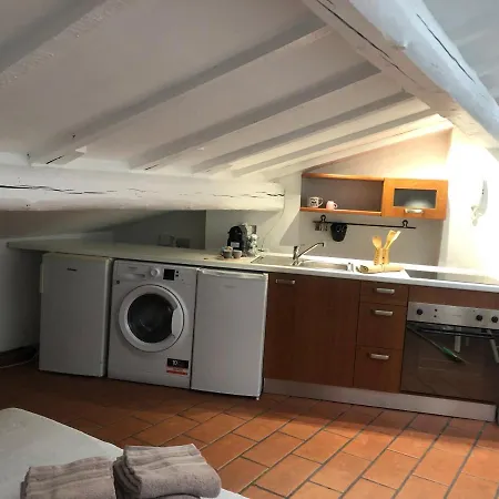 Lägenhet Il Tetto Fiorito Dell'isola *